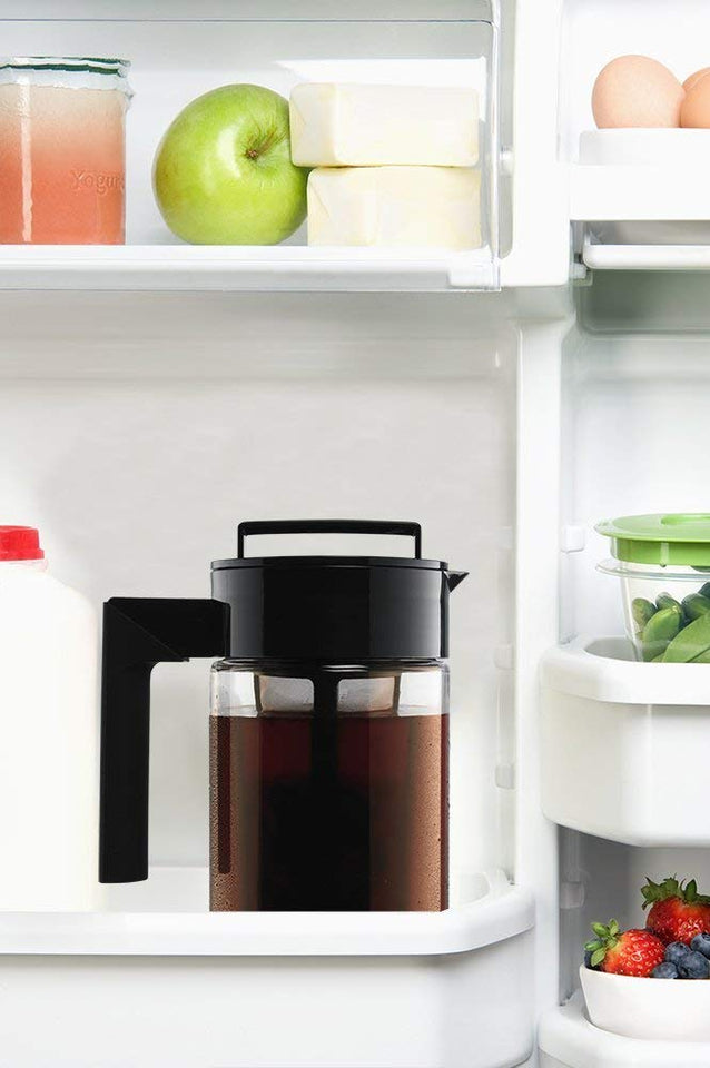Takeya 10310 Patented Deluxe Cold Brew Iced Coffee Maker with Airtight Lid & Silicone Handle 1 Quart Black - Made in USA BPA-Free Dishwasher-Safe
