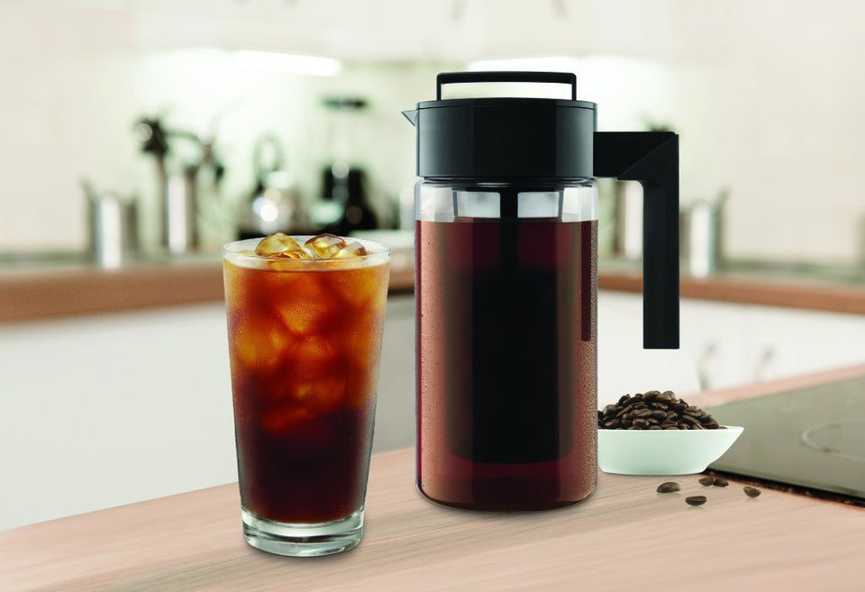 Takeya 10310 Patented Deluxe Cold Brew Iced Coffee Maker with Airtight Lid & Silicone Handle 1 Quart Black - Made in USA BPA-Free Dishwasher-Safe